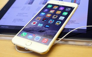 Apple, благодаря скрытым функциям слежки, превращает iPhone в шпионофон