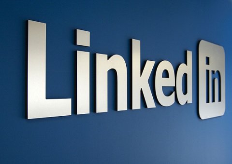 В Salesforce никак не могут смириться с потерей LinkedIn