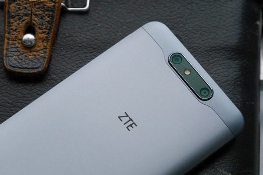 ZTE представила смартфон со сдвоенной камерой за 200 долларов