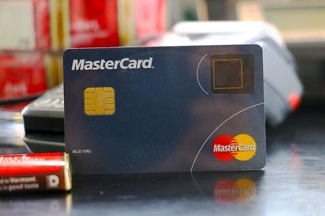 Платежные карты MasterCard обзаведутся дактилоскопическим датчиком