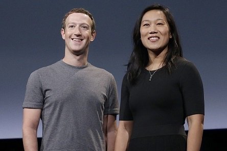 Цукерберг намерен ускорить процесс продажи собственных акций Facebook